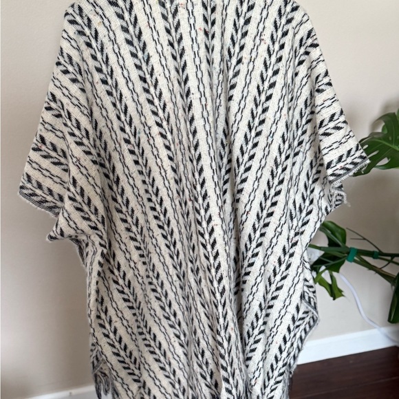 Striped Black and White Knit Poncho - Picture 5 of 5